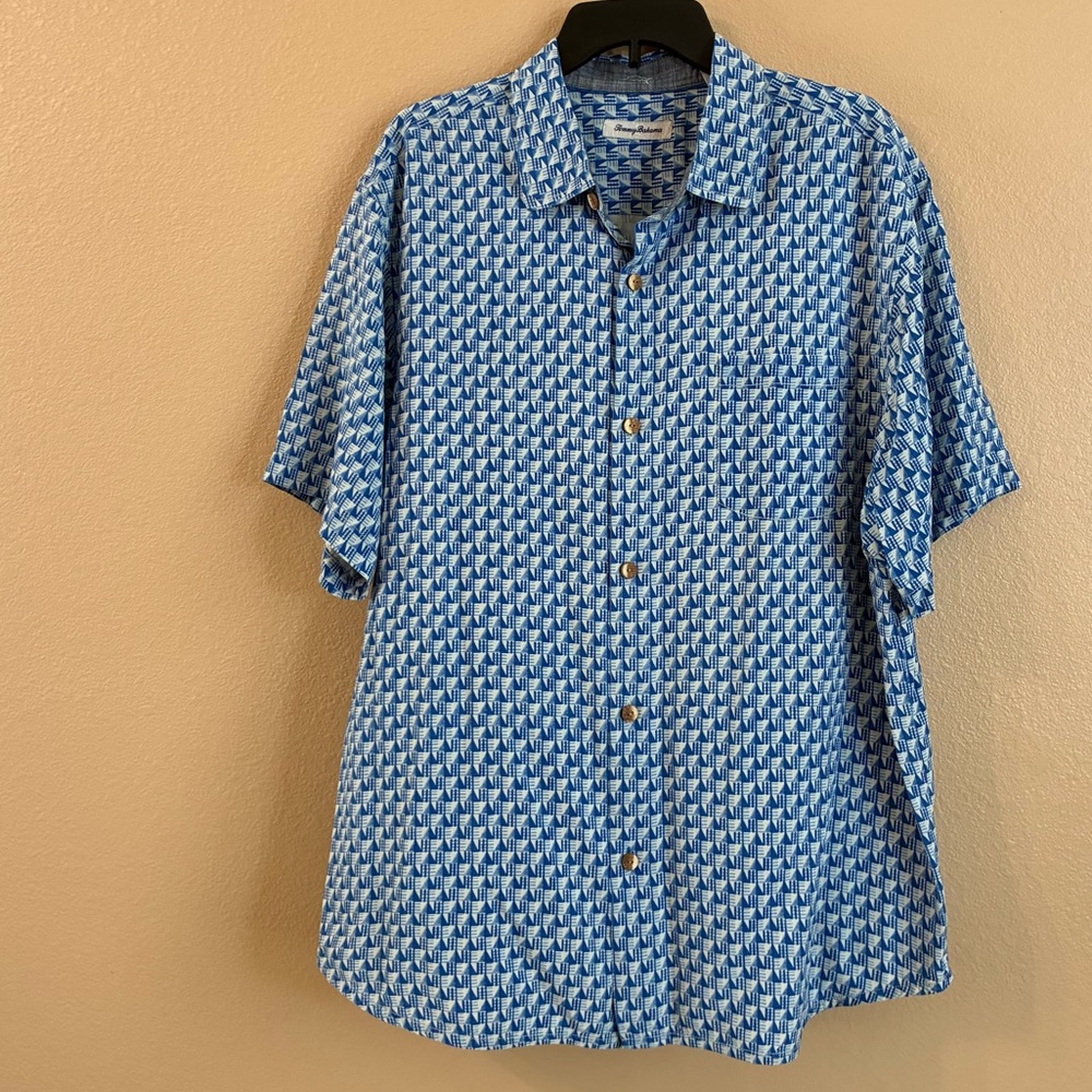 Tommy Bahama Mens Size XL Blue and White Pacific Geo Print Silk Camp Shirt